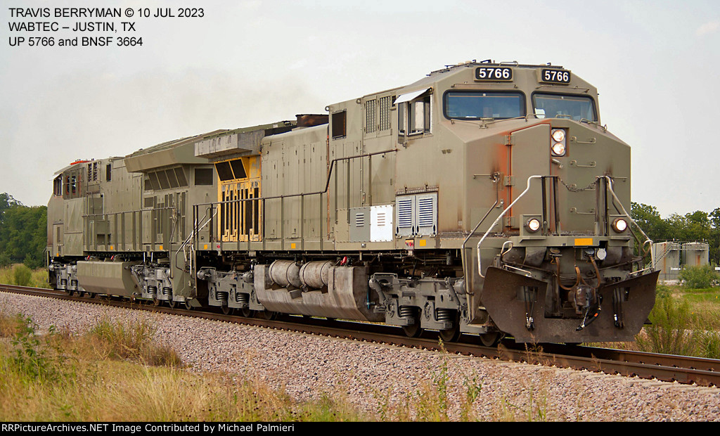 UP 5766 and BNSF 3664